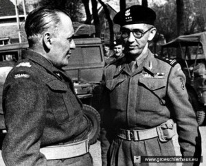 Oberst Franciszek Skibinski (lrechts, 1899 – 1991) nahm die Übergabe von Jever am 6. Mai 1945 im „Hof zu Oldenburg“  entgegen. Er war einer der engsten Mitarbeiter des legendären Panzergenerals und Befehlshabers der 1. Polnischen Panzerarmee Stanislaw Maczek (1892 – 1994). (Polish Museum, London)