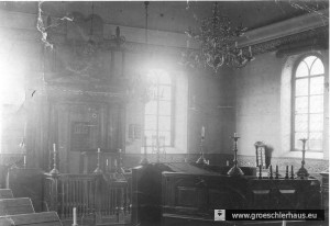 Innenansicht der Synagoge um 1930: Gut sind der Thoraschrein und die die Bima zu erkennen. (Heimatverein Neustadtgödens)