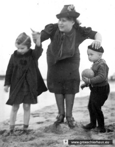 Helene Duden geb. Solmitz (1917 – 1985 Wilhelmshaven) mit ihren beiden Kindern ca. 1939. Archiv H. Peters