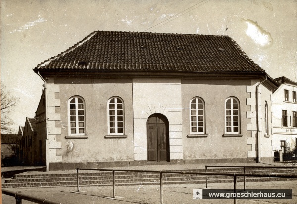 Die 1828 erbaute und 1900 abgerissene katholische Kirche am Alten Markt (Sammlung P. Gabriels)