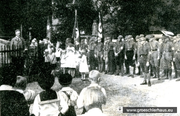 „Sedanstreffen“ der NSDAP des Oldenburger Landes am 1. Sept. 1928 in Jever, Redner Wilhelm Aßling aus Sillenstede (links; Archiv H. Peters)